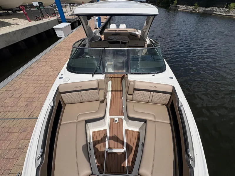 Slide: The Image of Sea Ray SLX 310 Outboard 2018 - 31