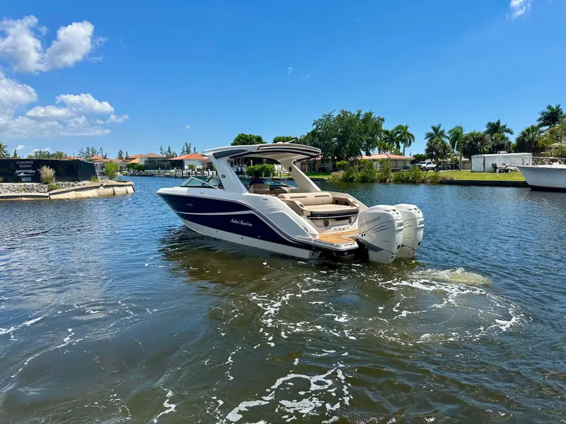 Slide: The Image of Sea Ray SLX 310 Outboard 2018 - 34