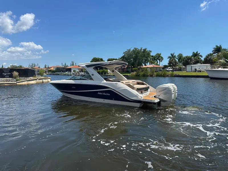 Slide: The Image of Sea Ray SLX 310 Outboard 2018 - 35
