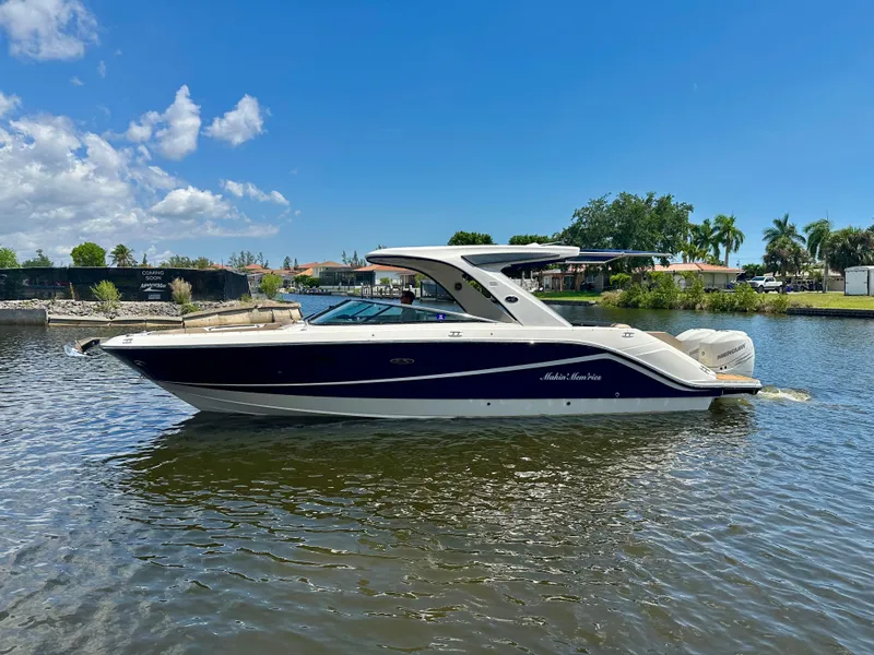 Slide: The Image of Sea Ray SLX 310 Outboard 2018 - 36