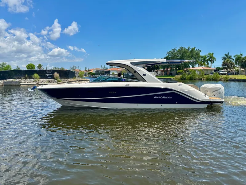 Slide: The Image of Sea Ray SLX 310 Outboard 2018 - 37