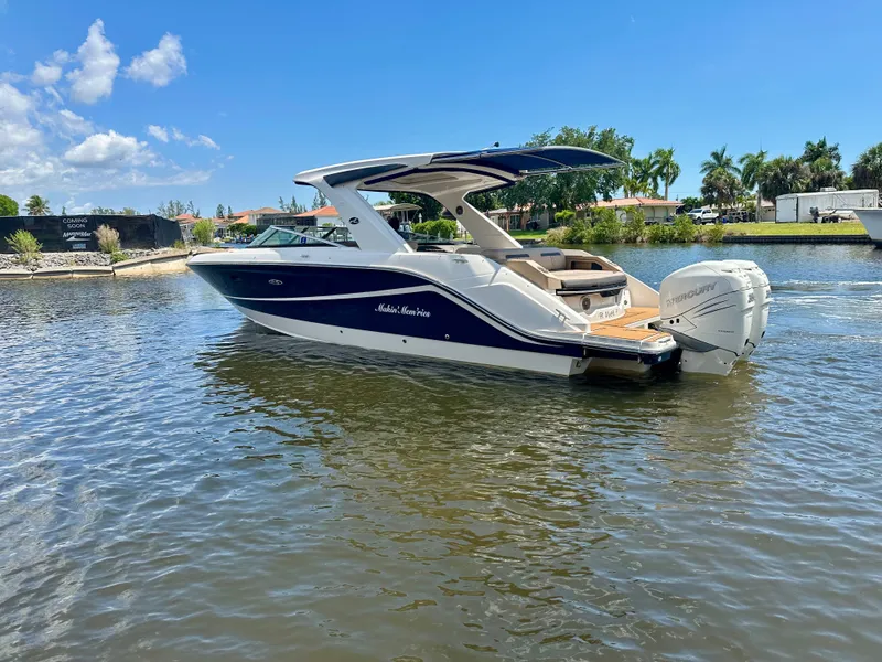 Slide: The Image of Sea Ray SLX 310 Outboard 2018 - 39