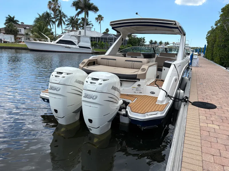 Slide: The Image of Sea Ray SLX 310 Outboard 2018 - 4