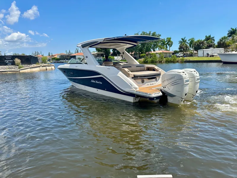 Slide: The Image of Sea Ray SLX 310 Outboard 2018 - 40