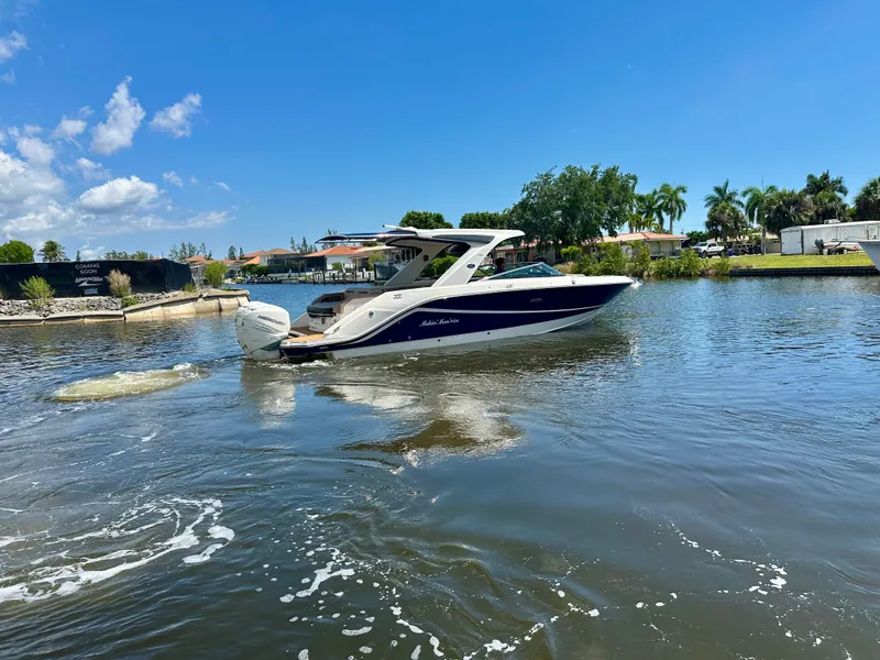 Slide: The Image of Sea Ray SLX 310 Outboard 2018 - 43