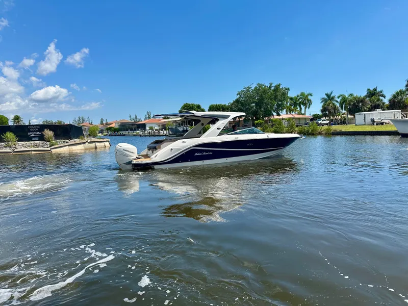 Slide: The Image of Sea Ray SLX 310 Outboard 2018 - 44