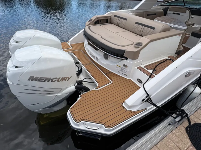 Slide: The Image of Sea Ray SLX 310 Outboard 2018 - 5
