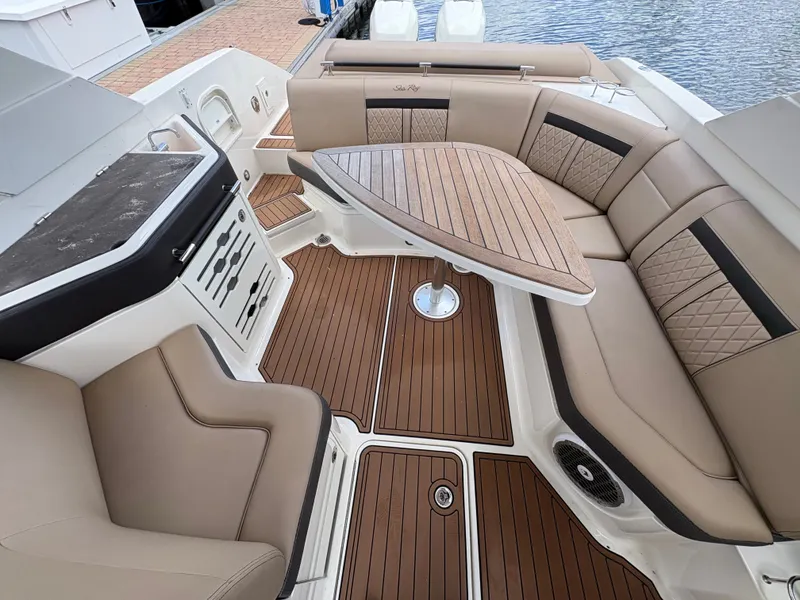 Slide: The Image of Sea Ray SLX 310 Outboard 2018 - 9