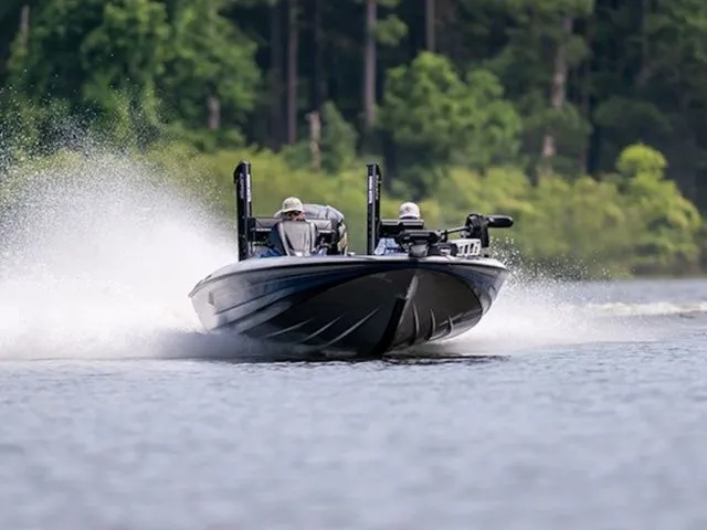 Slide: The Image of 2026 Skeeter FXR20 Apex boat speeding on a lake. - 11