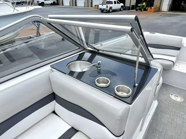 Slide: The Image of Starcraft 210 I/O SCX 2015 boat with built-in sink and cup holders. - 9