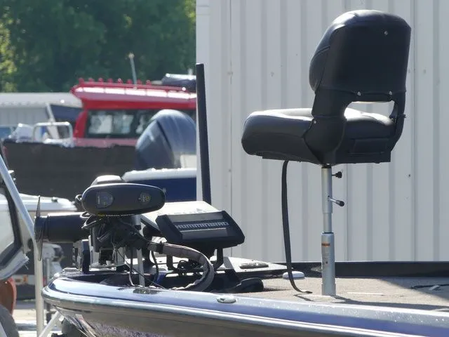Slide: The Image of 2022 Nitro Z21 Pro boat with seat and equipment. - 17