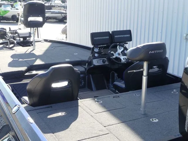Slide: The Image of 2022 Nitro Z21 Pro boat with modern features. - 24