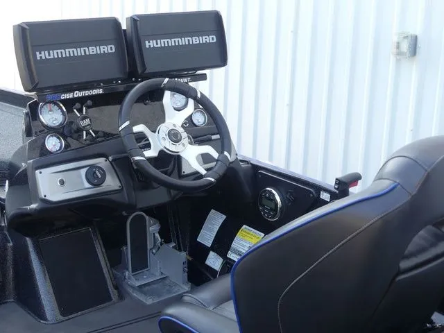 Slide: The Image of 2022 Nitro Z21 Pro boat console with Humminbird electronics. - 30