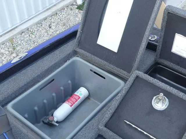 Slide: The Image of Interior of a 2022 Nitro Z21 Pro with fire extinguisher. - 45