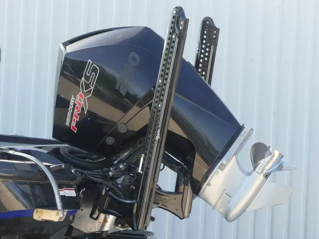 Slide: The Image of 2022 Nitro Z21 Pro outboard motor, Mercury Pro XS. - 6