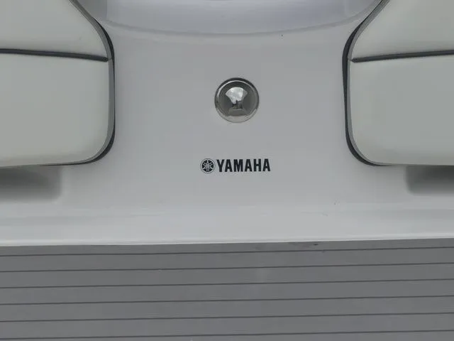 Slide: The Image of Yamaha SX190 2018 boat rear with logo and seat cushions. - 25