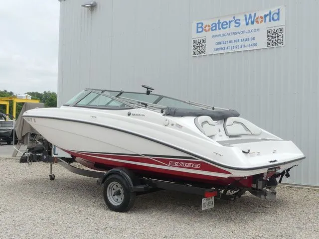 Slide: The Image of 2018 Yamaha SX190 boat parked outside Boater's World building. - 6