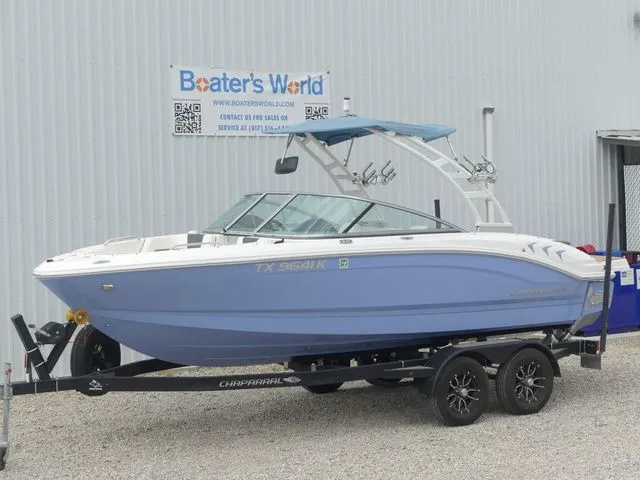 The Image of 2023 Chaparral 21 Surf boat on trailer at Boater's World. - 1