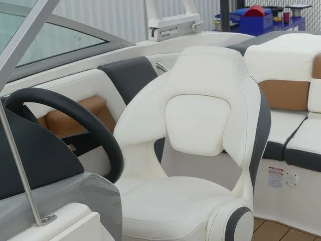 Slide: The Image of Interior of a 2023 Chaparral 21 Surf boat with white seating. - 28
