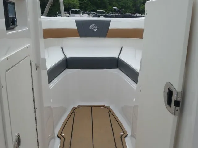 Slide: The Image of Interior of 2023 Chaparral 21 Surf boat. - 38