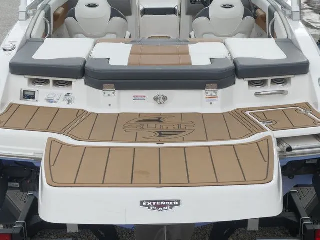 Slide: The Image of Rear view of 2023 Chaparral 21 Surf boat with brown deck. - 40