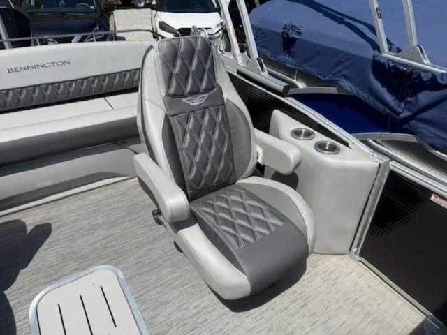 Slide: The Image of Luxurious seating in Bennington 25 RTSB pontoon boat, 2023 model. - 8
