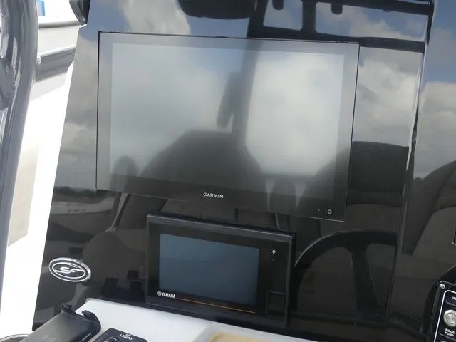 Slide: The Image of Garmin and Yamaha displays on Sea Fox 328 Commander 2021. - 37