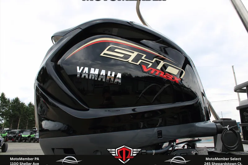 Slide: The Image of Yamaha SHO VMAX engine on 2026 SunCatcher Fusion 324SS boat, outdoor display. - 26