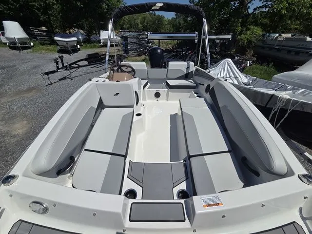 Slide: The Image of Starcraft 2025 SV 16 OB boat with 90Hp and trailer, interior view. - 15