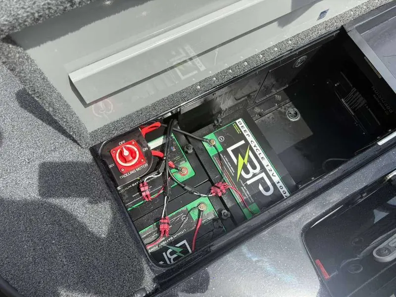 Slide: The Image of Caymas CX 21 PRO 2023 - 24