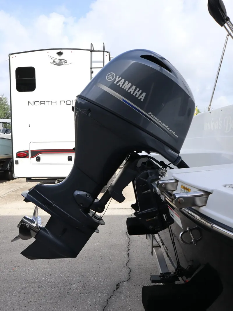 Slide: The Image of Yamaha outboard motor on Hurricane SunDeck SD 191 OB boat, 2018 model. - 10