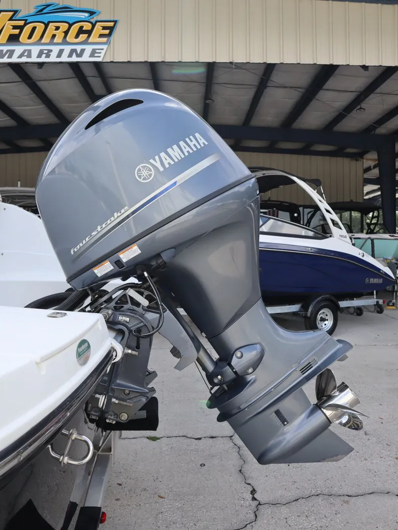 Slide: The Image of Yamaha outboard motor on Hurricane SunDeck SD 191 OB boat, 2018 model. - 9