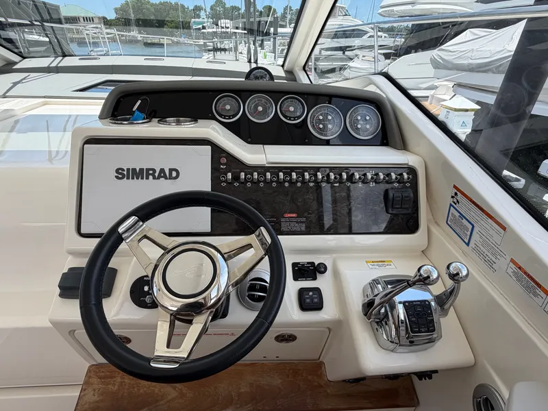 Slide: The Image of Sea Ray Sundancer 350 Coupe 2019 - 17