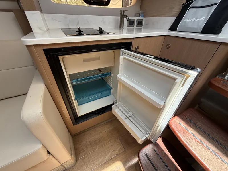 Slide: The Image of Sea Ray Sundancer 350 Coupe 2019 - 24