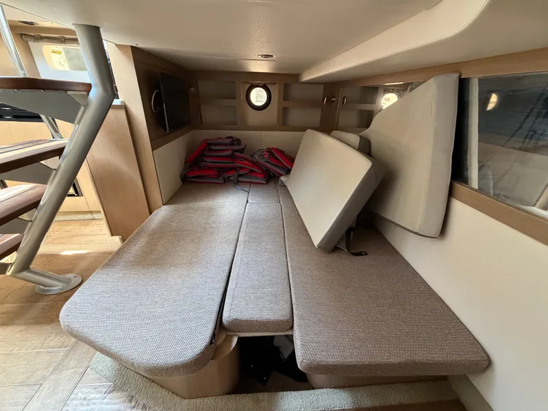 Slide: The Image of Sea Ray Sundancer 350 Coupe 2019 - 26
