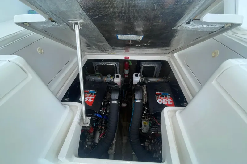 Slide: The Image of ENGINE ROOM WITH HYRDRAULICALLY ACTUATED HATCH - 16