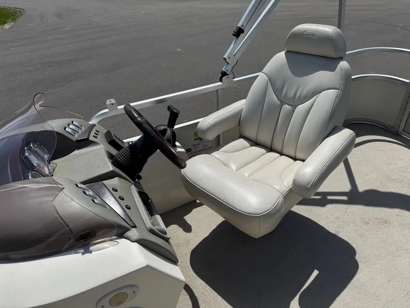 Slide: The Image of Interior of a 2007 Bennington 2250RL boat with steering wheel and seat. - 16