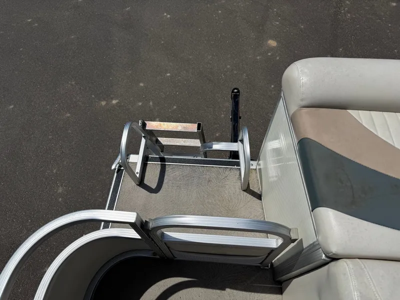 Slide: The Image of Bennington 2250RL 2007 boat deck with ladder and seat. - 19