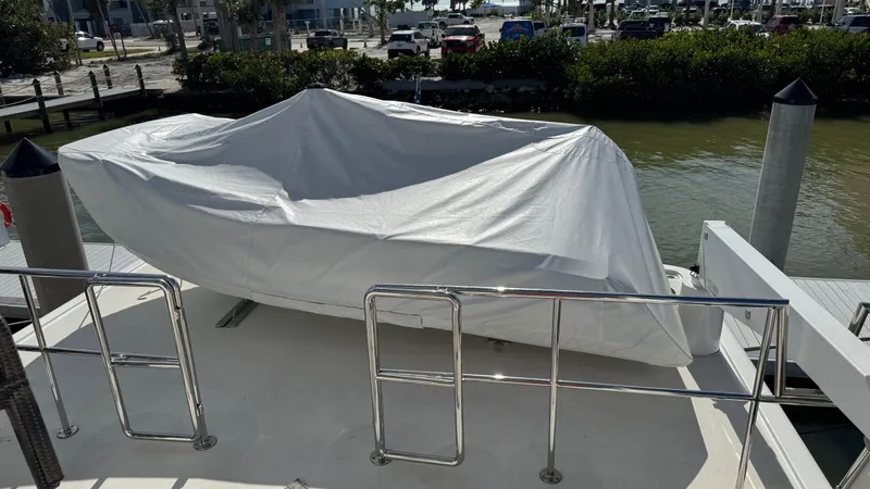 Slide: The Image of Covered boat on Jefferson Pilothouse 52 SE, year 2007. - 40