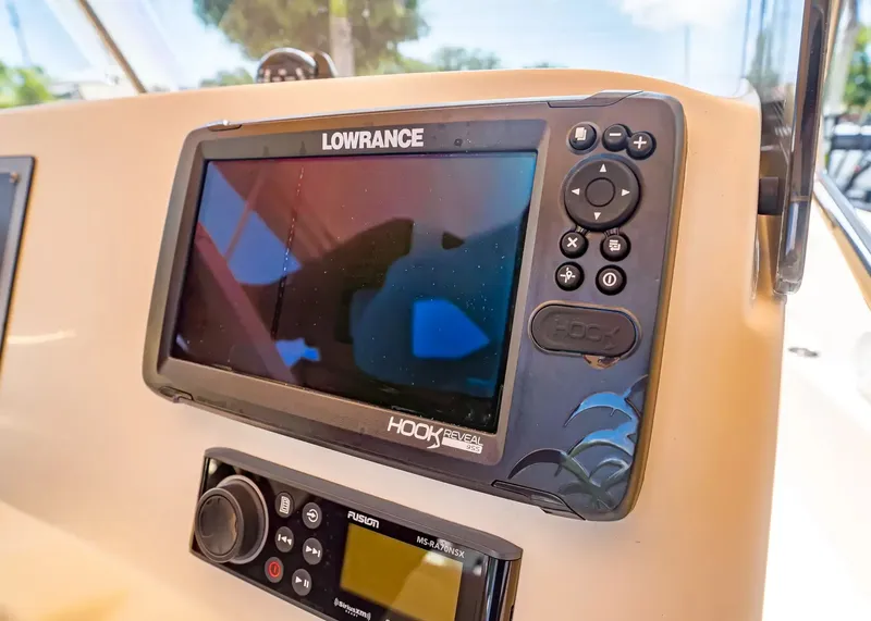 Slide: The Image of Lowrance Hook Reveal on Scout 195 Sportfish 2022 boat. - 12