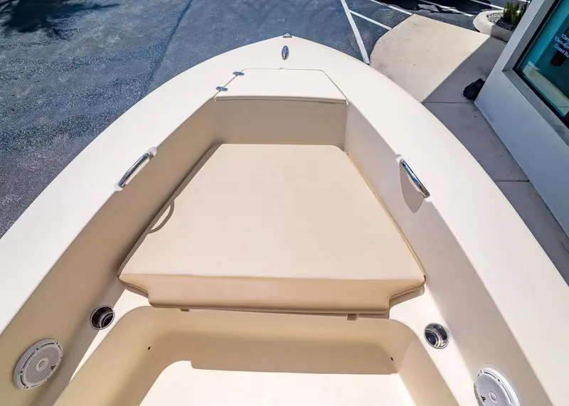 Slide: The Image of Scout 195 Sportfish 2022 boat with cushioned seating area. - 17