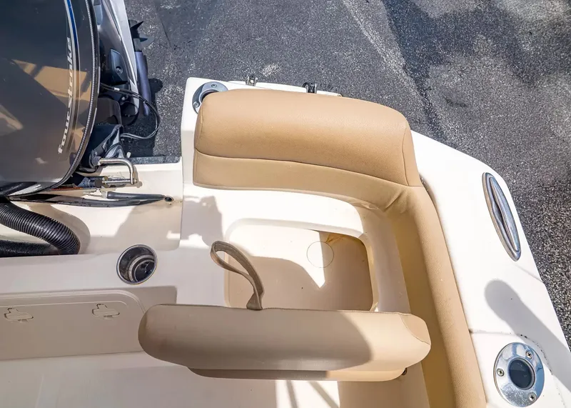 Slide: The Image of Scout 195 Sportfish 2022, beige upholstery, boat details. - 9