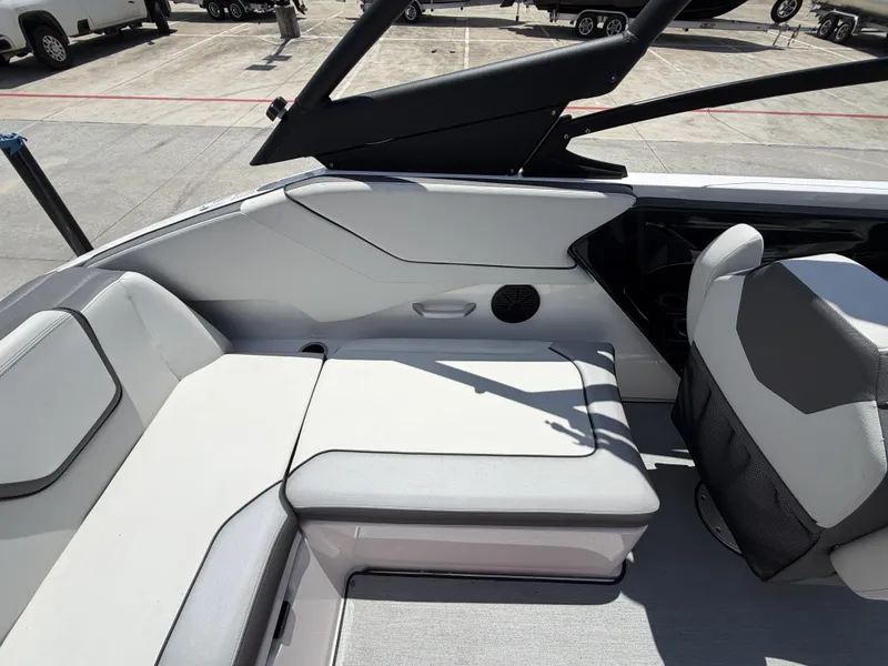 Slide: The Image of Interior of 2024 Yamaha Boats AR250 with gray upholstery. - 17