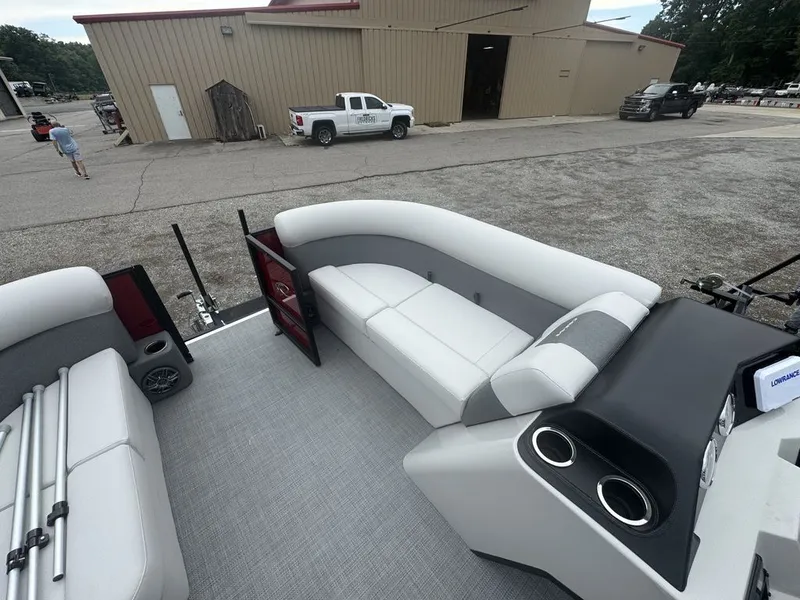 Slide: The Image of Interior of a 2026 Crest SE Cruise 220 pontoon boat. - 7