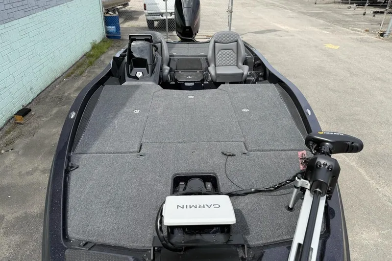 Slide: The Image of iKon vls20 boat 2026 with Garmin and Minn Kota equipment. - 8