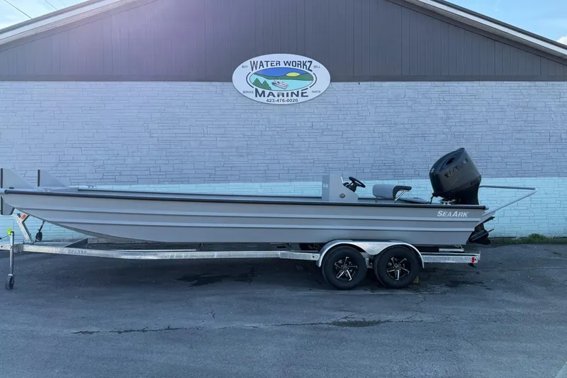 The Image of 2026 SeaArk 2472 Workhorse boat at Water Workz Marine. - 1