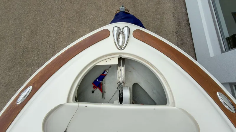 Slide: The Image of Bow view of a 2006 Chris-Craft Launch 28 boat. - 19