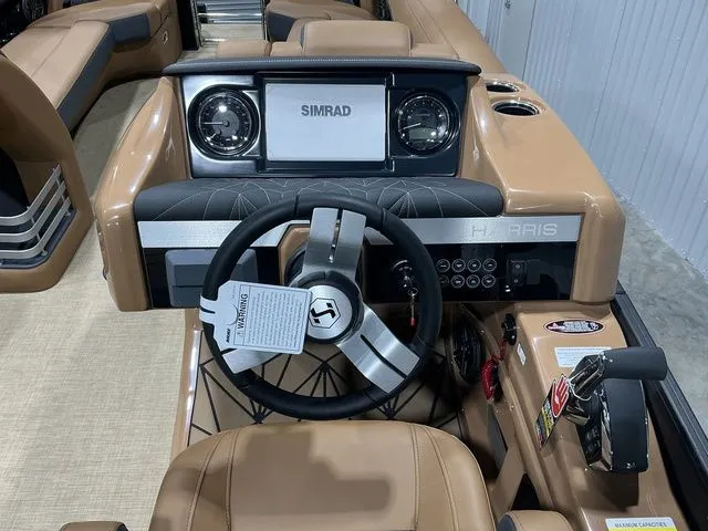 Slide: The Image of Harris Grand Mariner 250 SLDH 2026 - 18