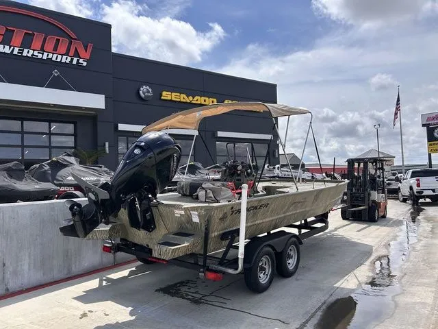 Slide: The Image of Tracker Grizzly 2072 CC 2021 - 3