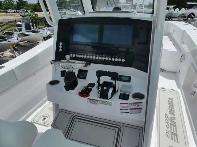 Slide: The Image of Twin Vee 260 GFX2 CC 2026 - 10